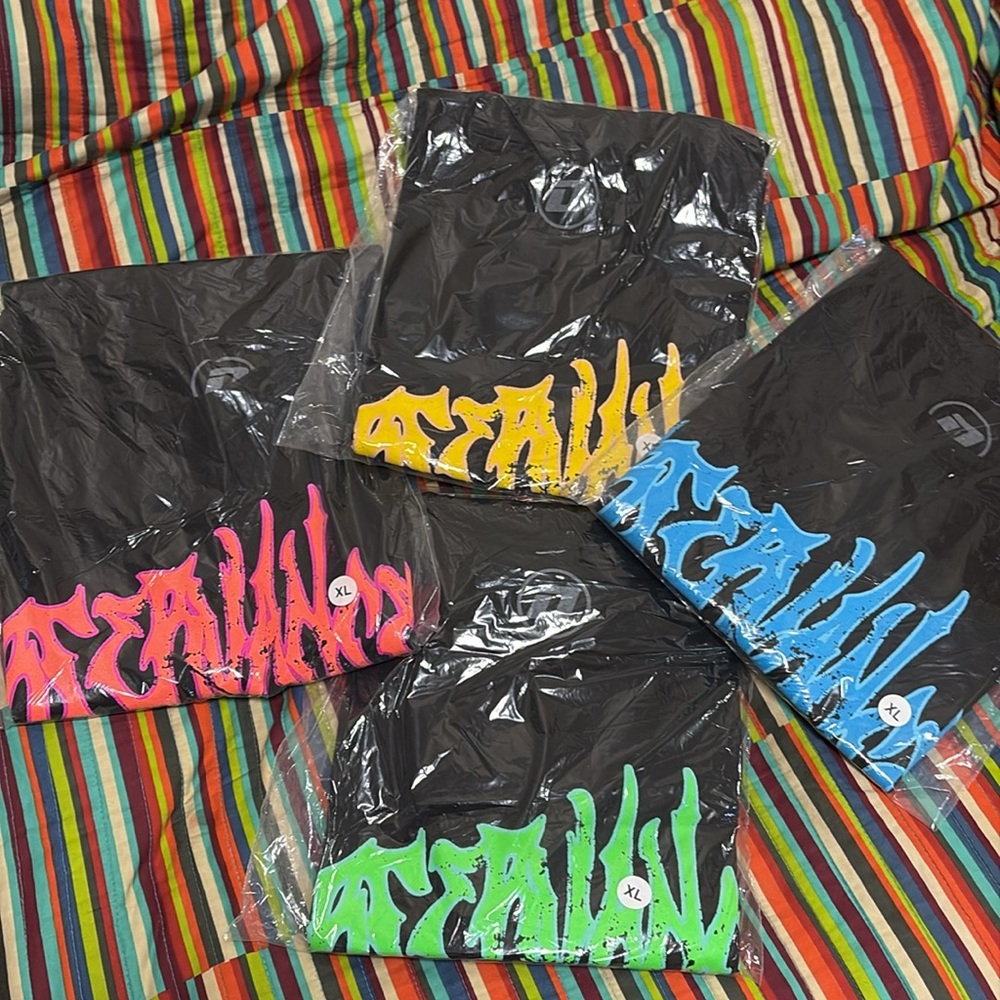 Mystery color  Observance Graffiti T-double sided Size XL - NWT